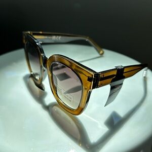 NWT Frye Anika oversized sunglasses